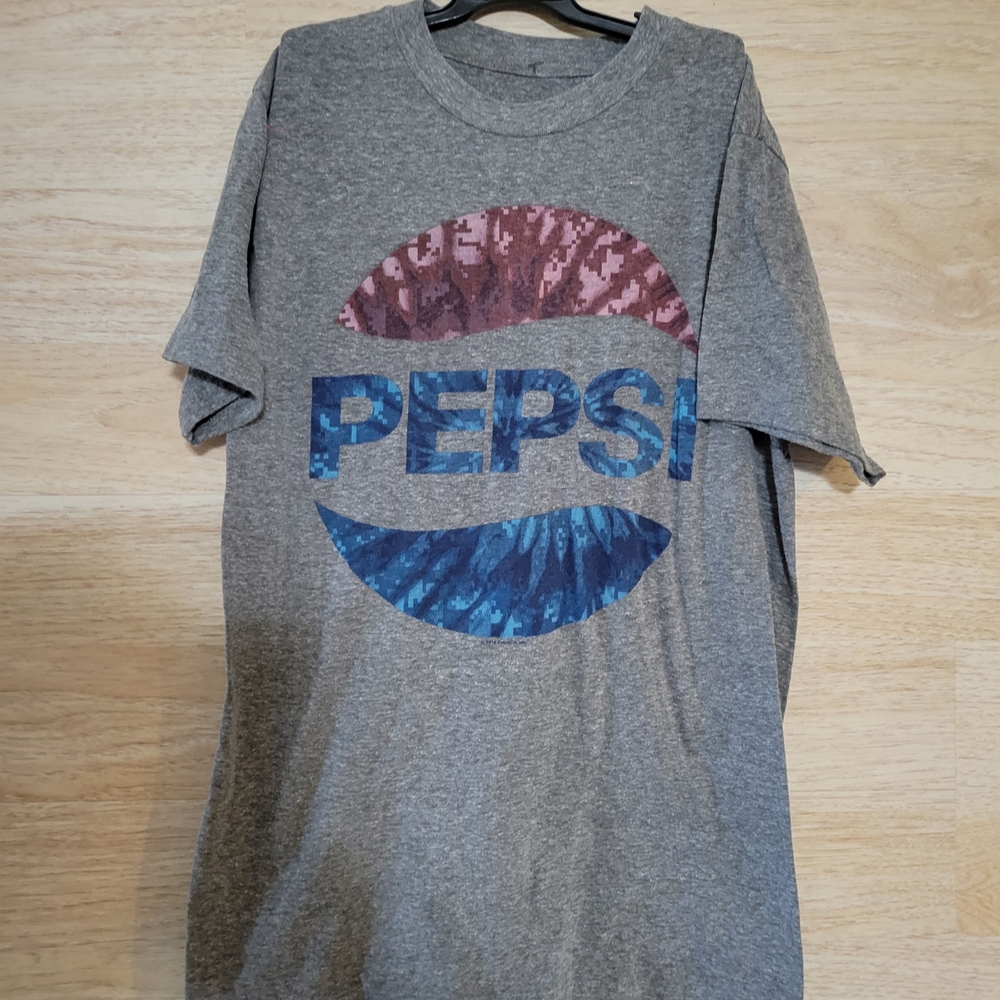 Savvy Heather Gray Graphic Tee